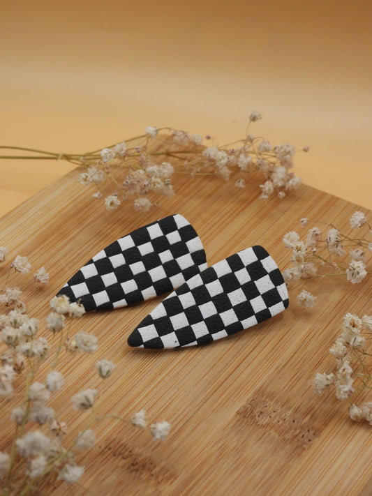 checkered daggers earring