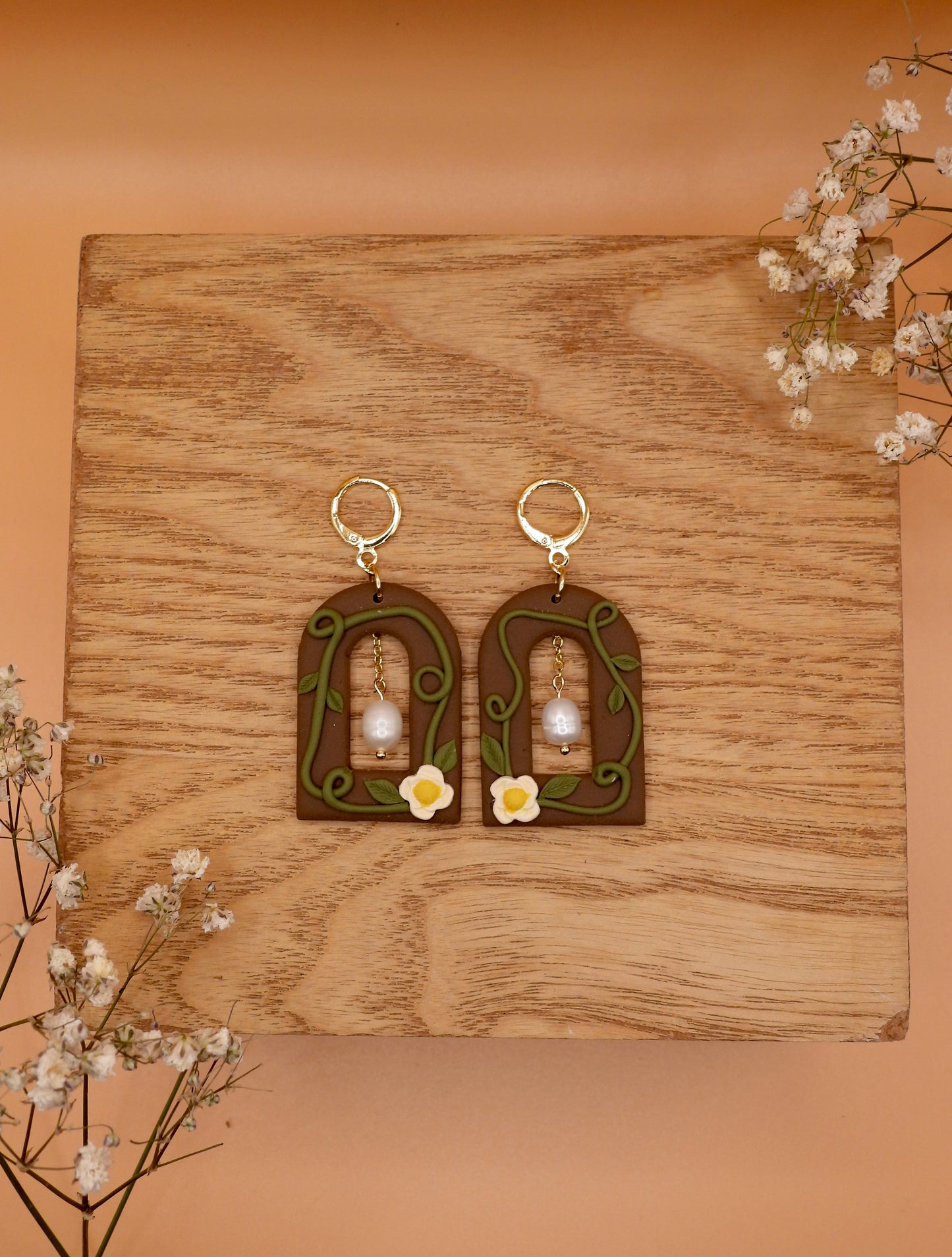 pearls & vines earring