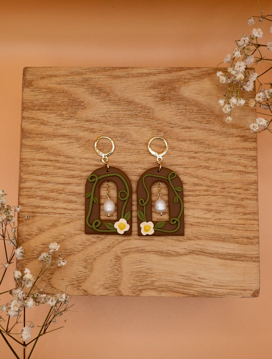 pearls & vines earring